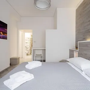 https://vecchia-ognina.taorminaitalyhotels.com
